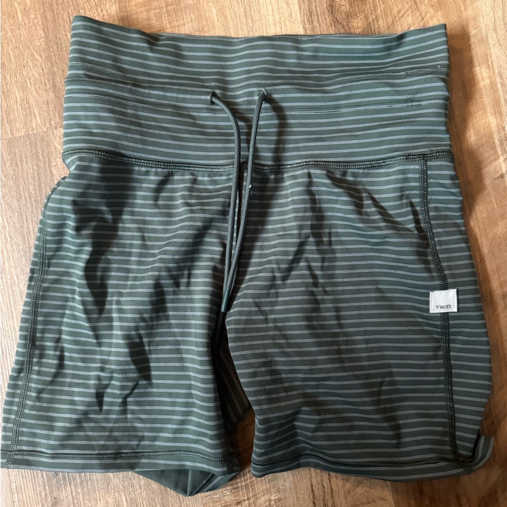 Vuori Stripe Daily Short
